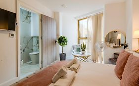 Luxe London Retreat By Aureva Residences